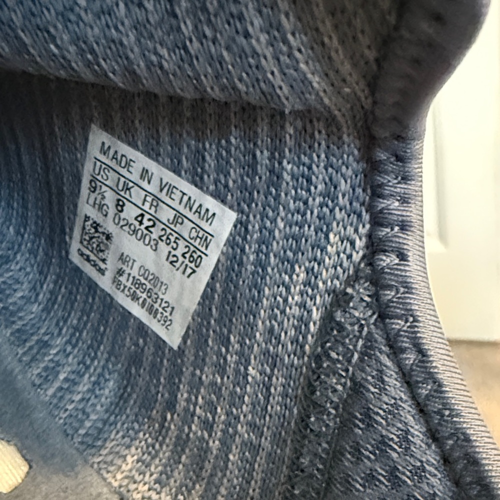 Adidas NMD R1 - Picture 4 of 5